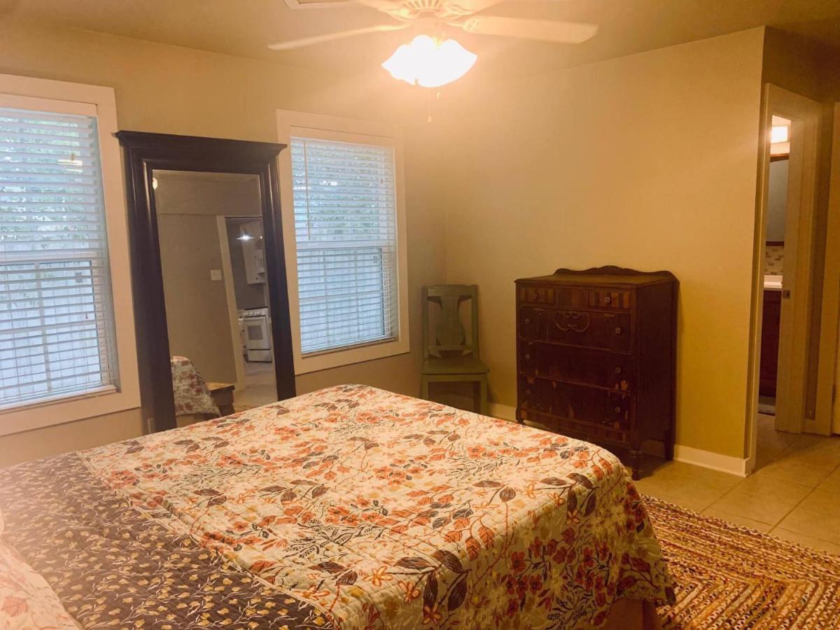 Elm Street Cottage Seguin Εξωτερικό φωτογραφία