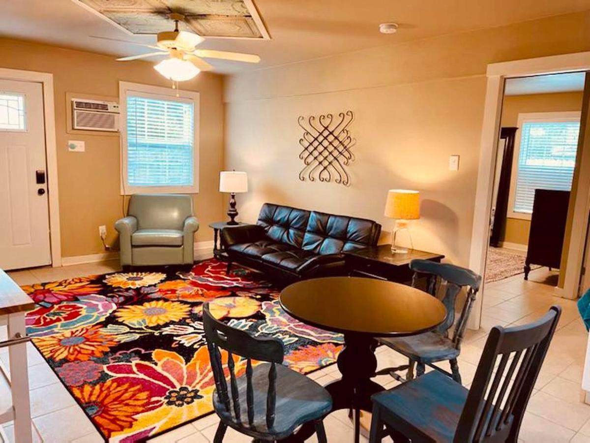 Elm Street Cottage Seguin Εξωτερικό φωτογραφία